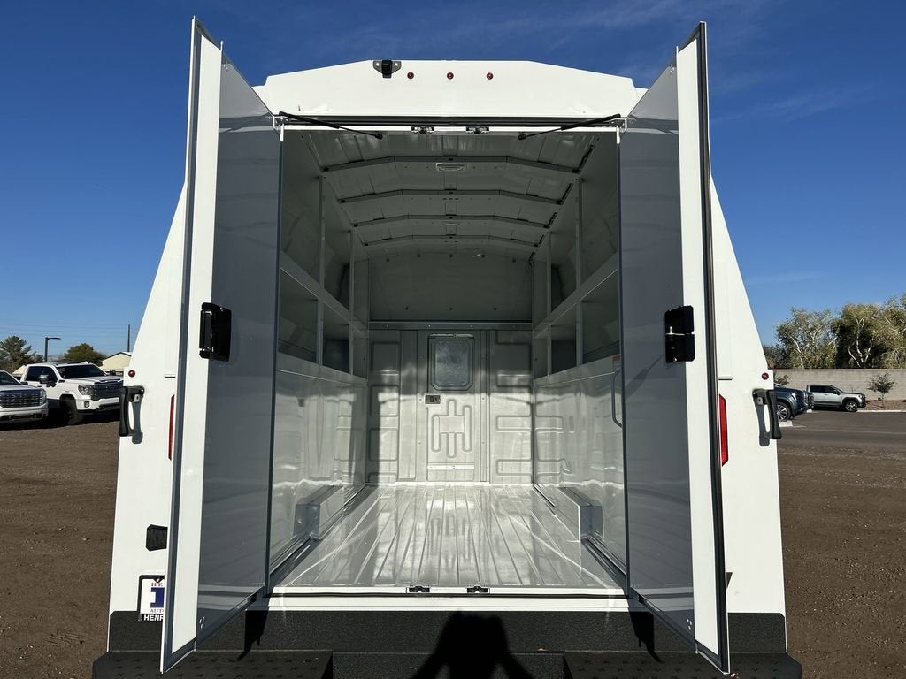 2025 GMC Savana Cutaway 3500 1WT