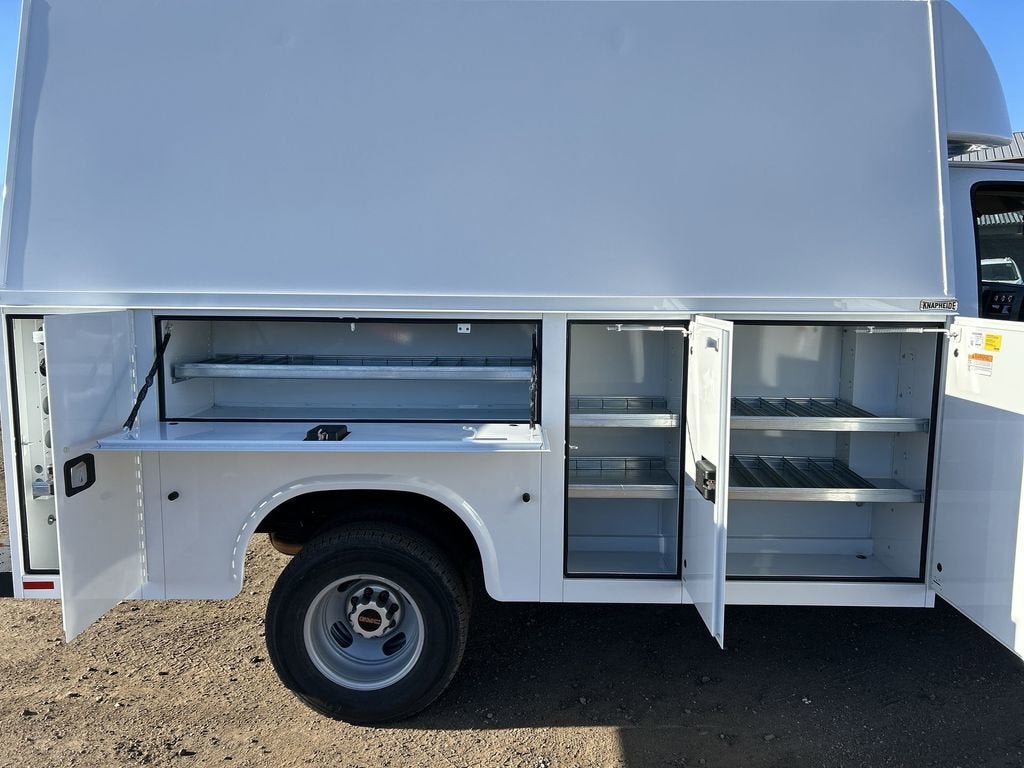 2025 GMC Savana Cutaway 3500 1WT