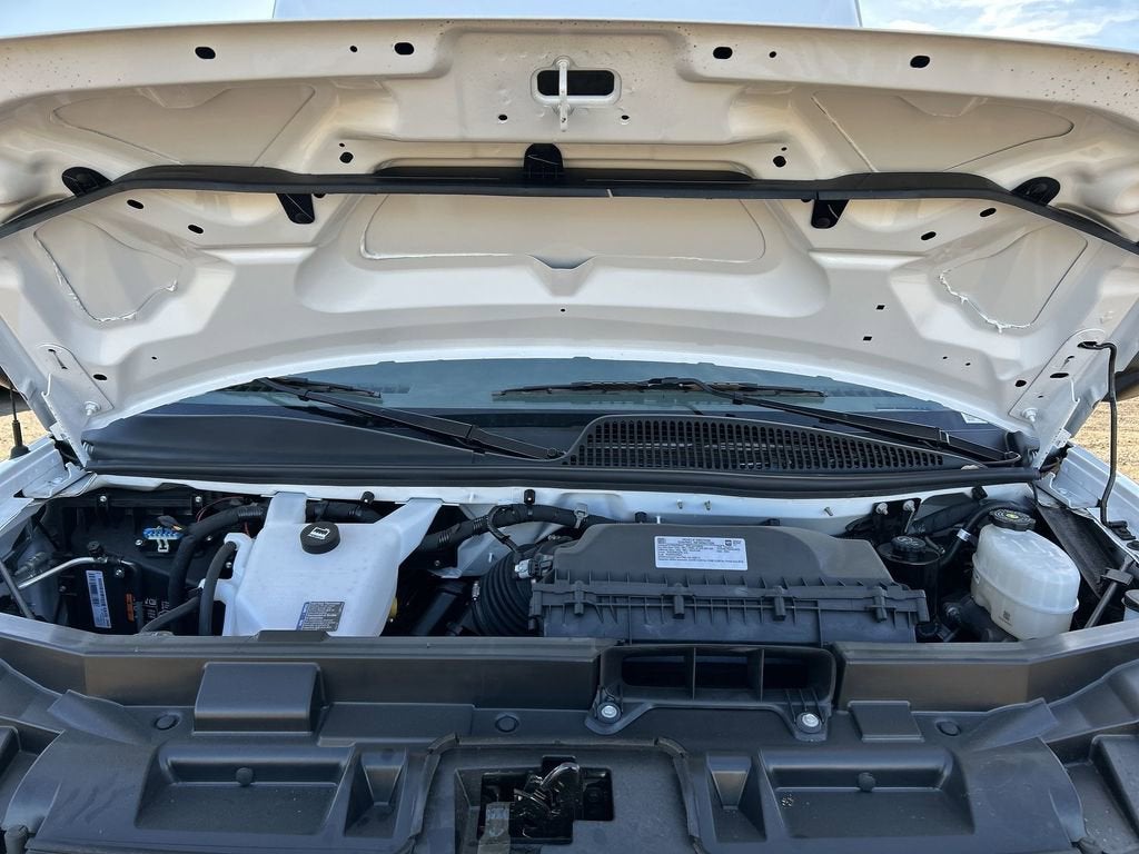 2025 GMC Savana Cutaway 3500 1WT