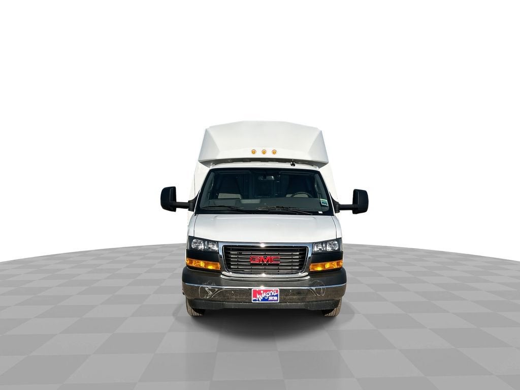 2025 GMC Savana Cutaway 3500 1WT