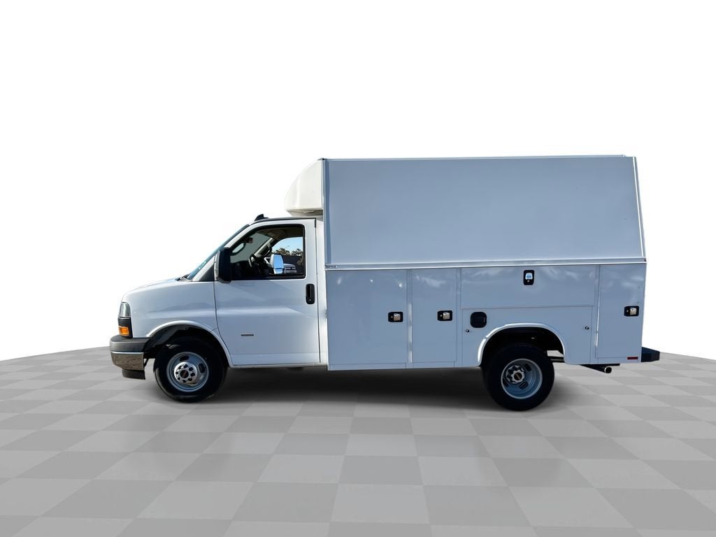 2025 GMC Savana Cutaway 3500 1WT