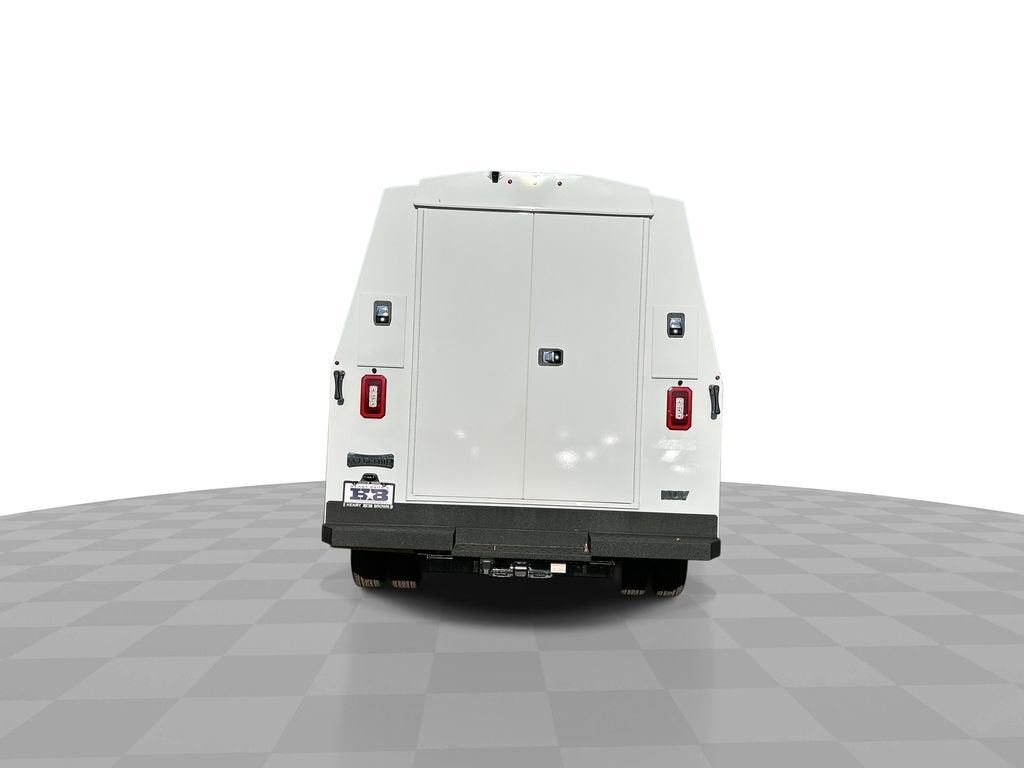2025 GMC Savana Cutaway 3500 1WT