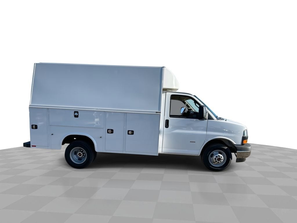 2025 GMC Savana Cutaway 3500 1WT