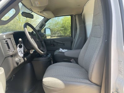 2025 GMC Savana Cutaway 3500 1WT