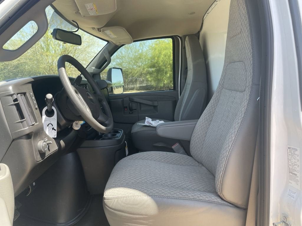 2025 GMC Savana Cutaway 3500 1WT