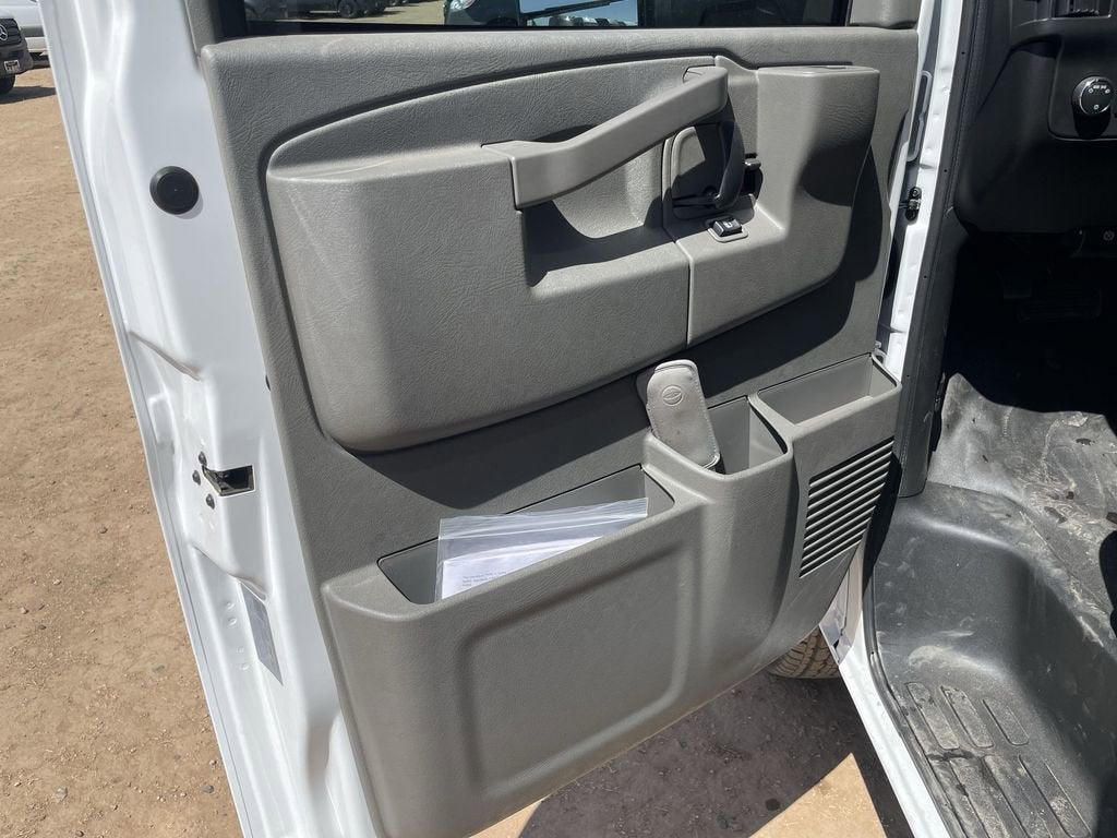 2025 GMC Savana Cutaway 3500 1WT