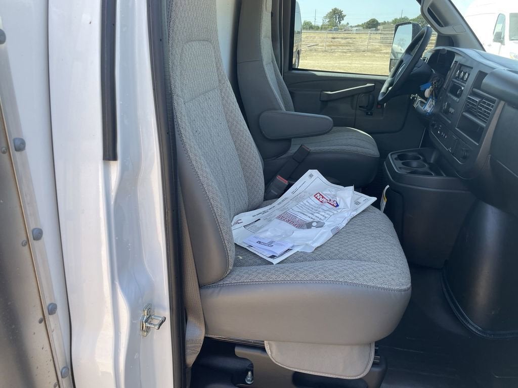 2025 GMC Savana Cutaway 3500 1WT