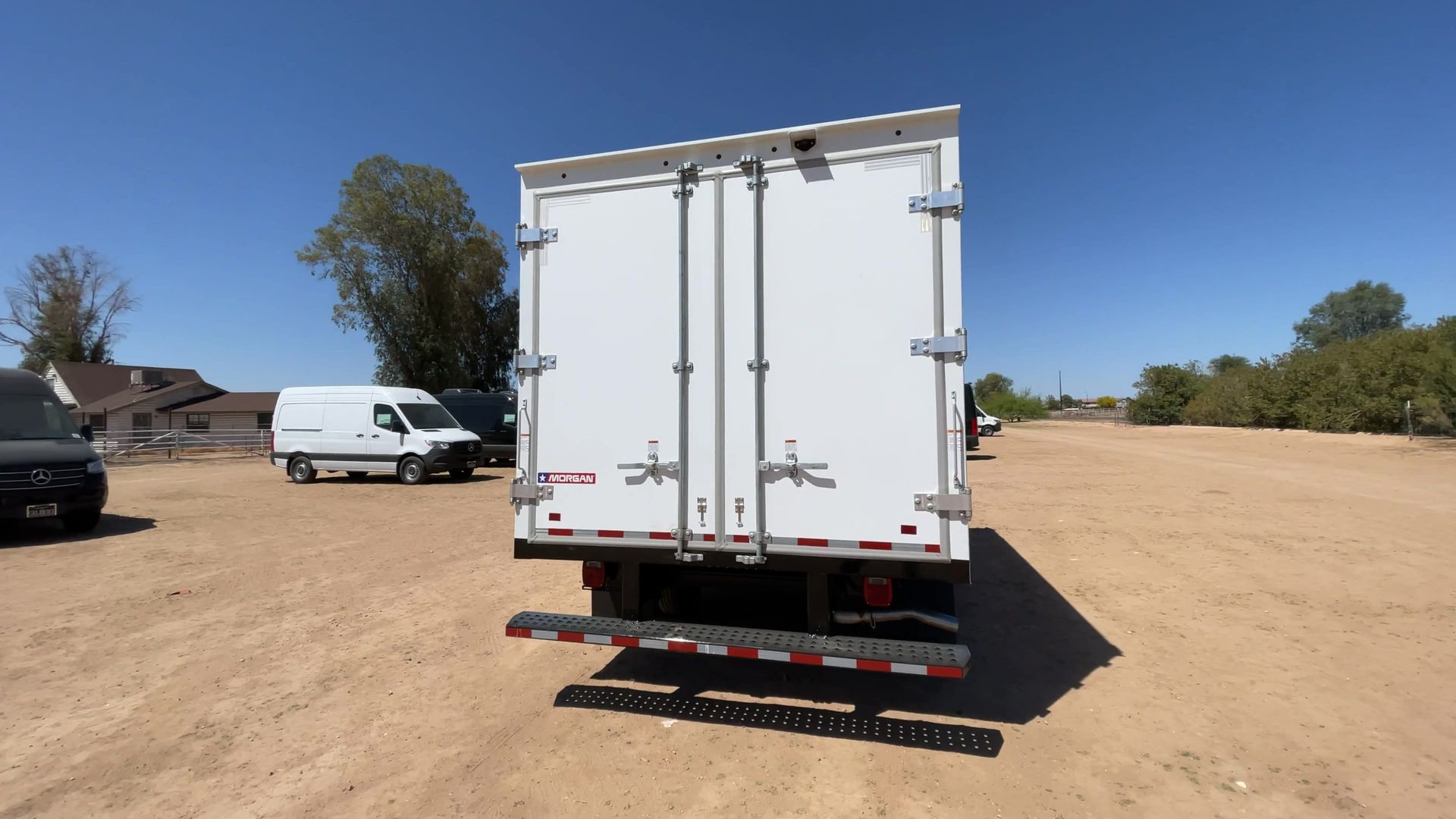 2025 GMC Savana Cutaway 3500 1WT