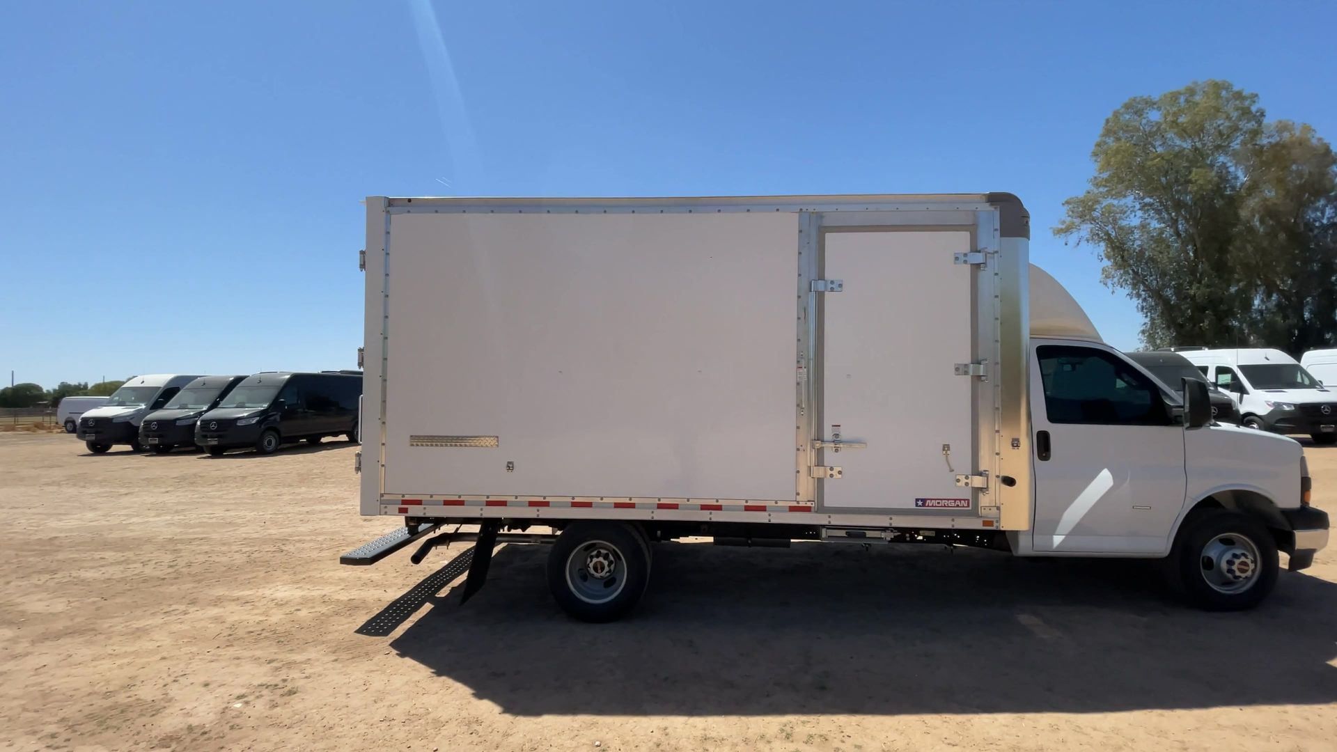 2025 GMC Savana Cutaway 3500 1WT