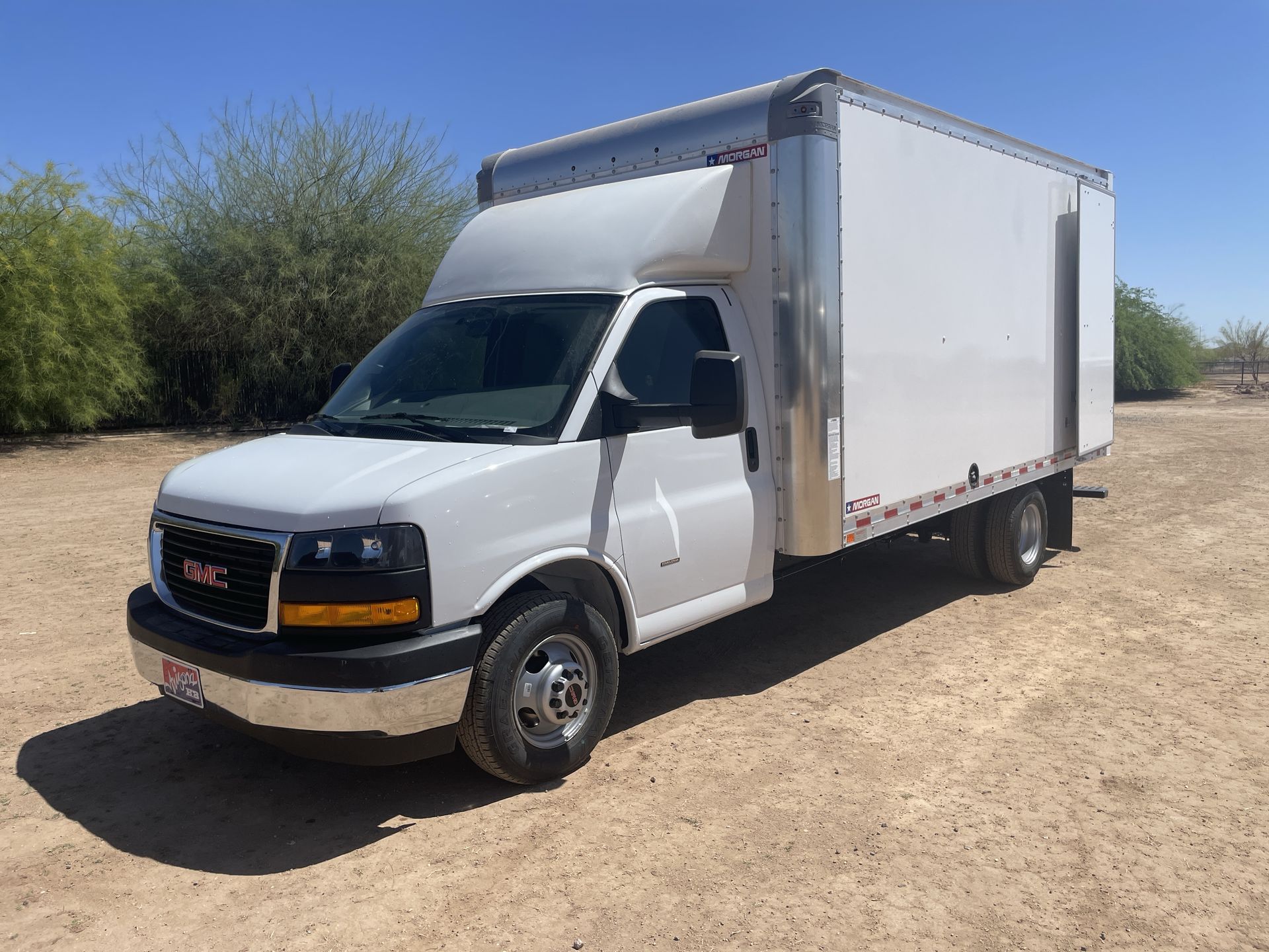 2025 GMC Savana Cutaway 3500 1WT