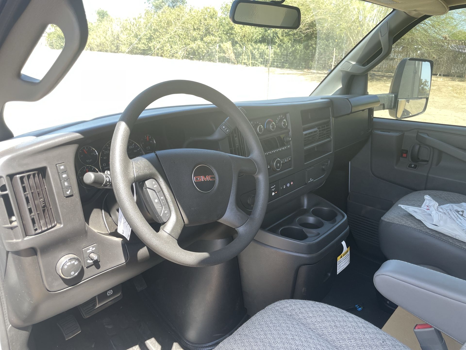 2025 GMC Savana Cutaway 3500 1WT