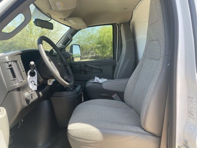 2025 GMC Savana Cutaway 3500 1WT