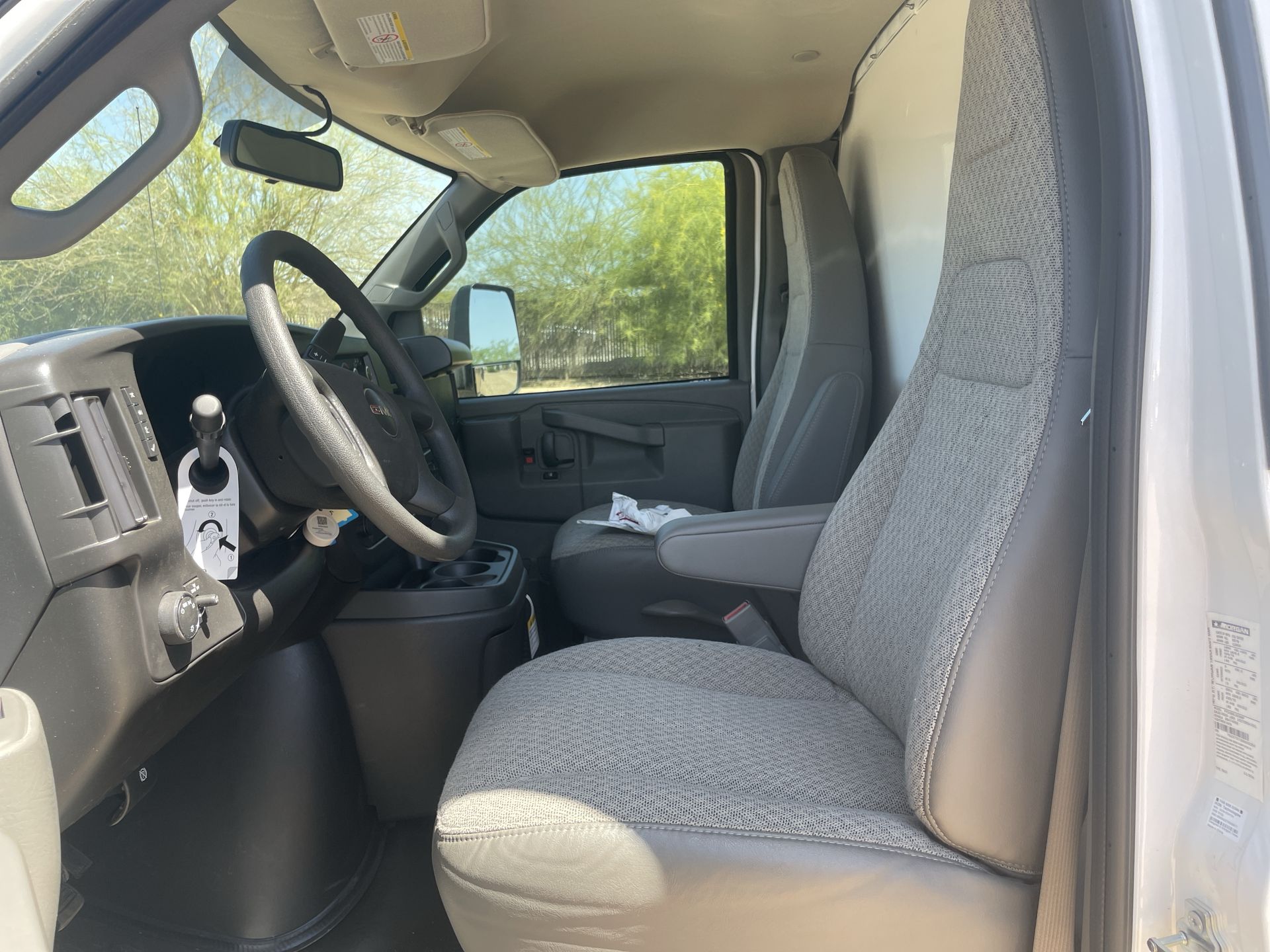 2025 GMC Savana Cutaway 3500 1WT