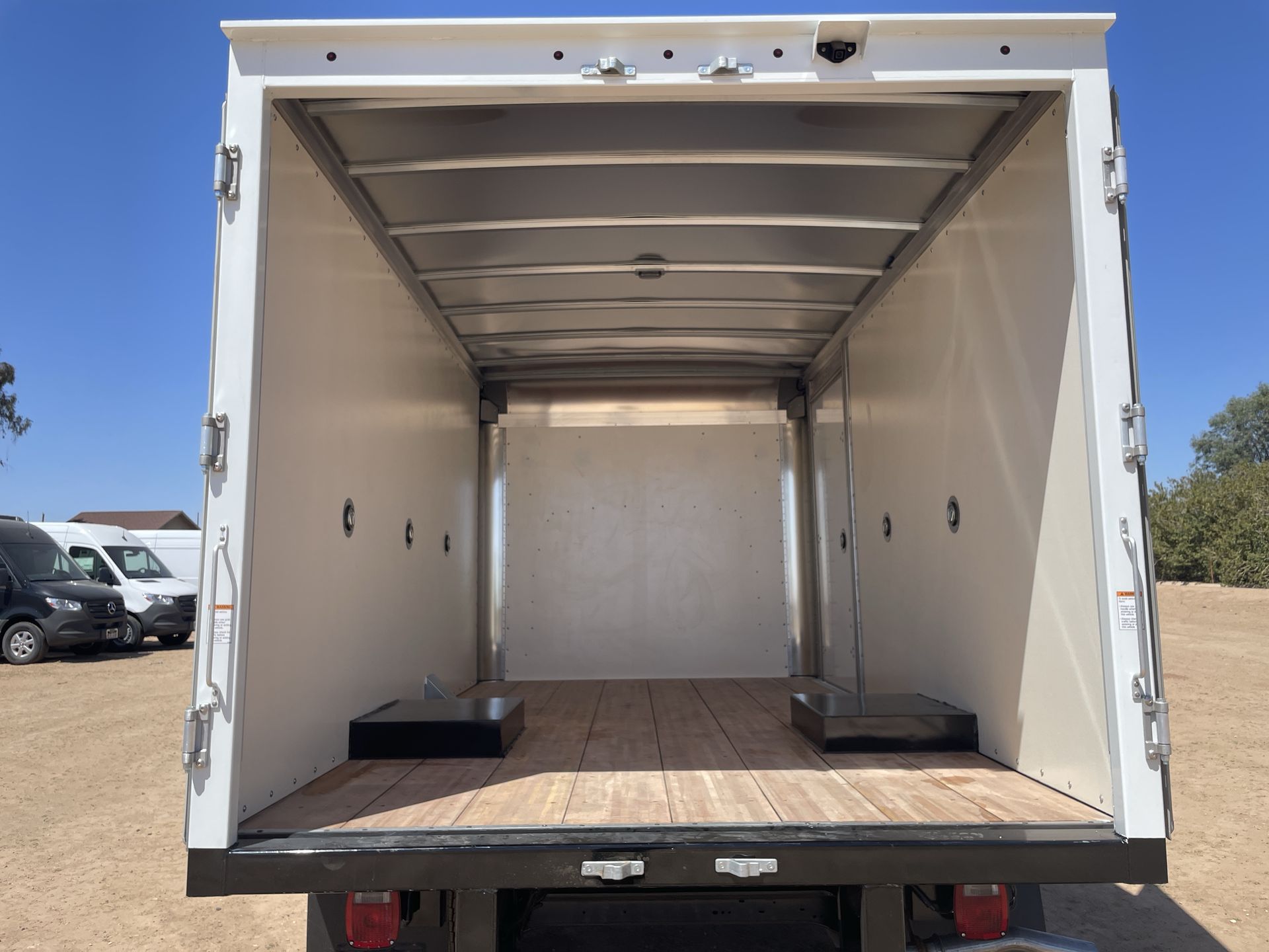 2025 GMC Savana Cutaway 3500 1WT