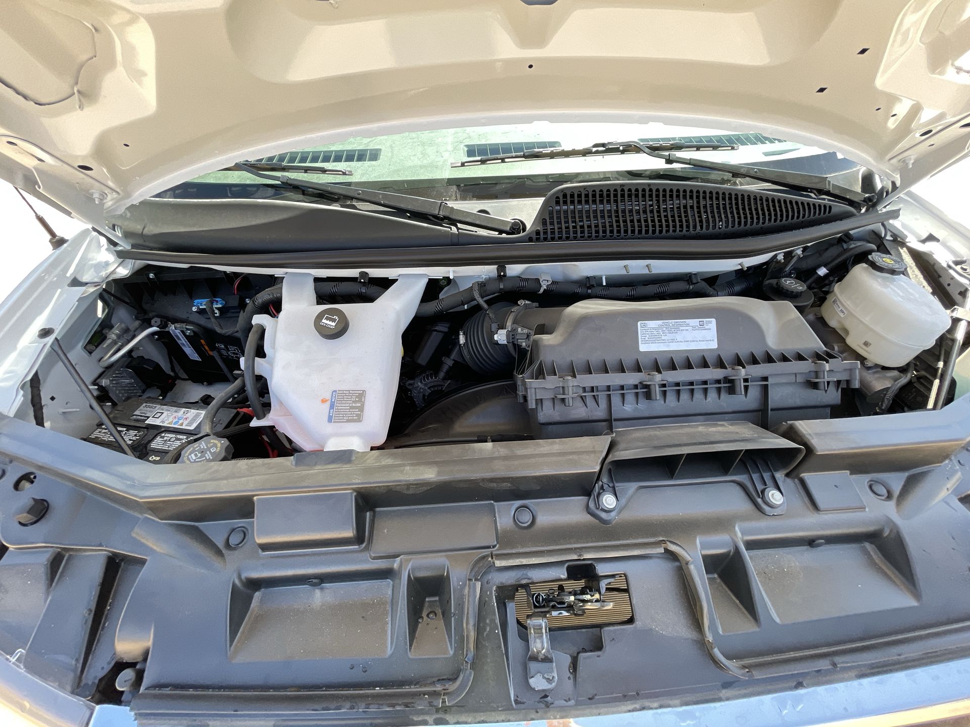 2025 GMC Savana Cutaway 3500 1WT