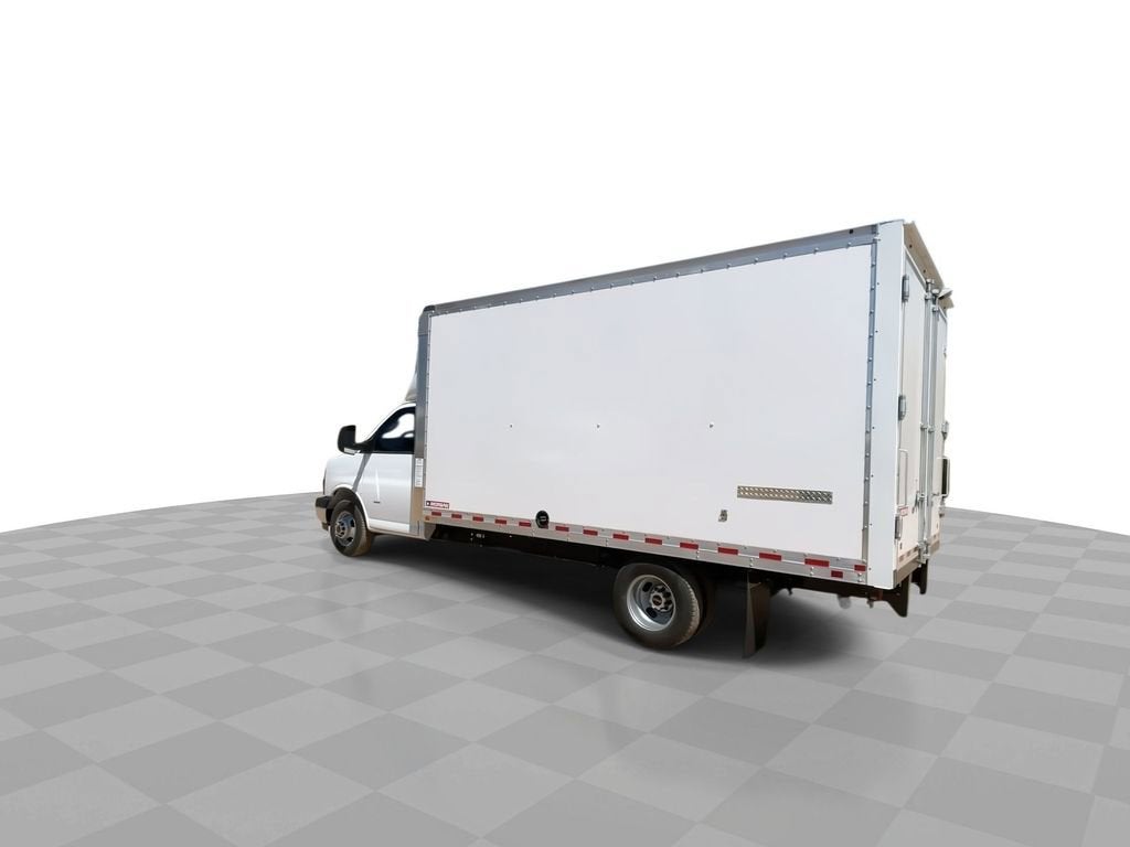 2025 GMC Savana Cutaway 3500 1WT