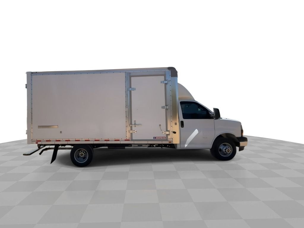 2025 GMC Savana Cutaway 3500 1WT