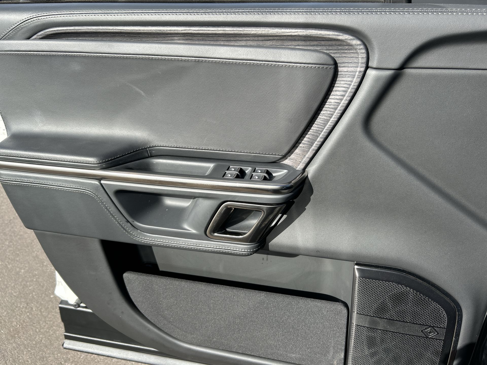 2023 RIVIAN R1S Adventure