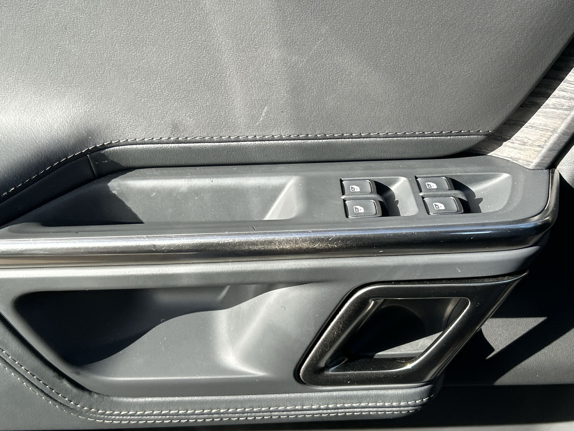 2023 RIVIAN R1S Adventure