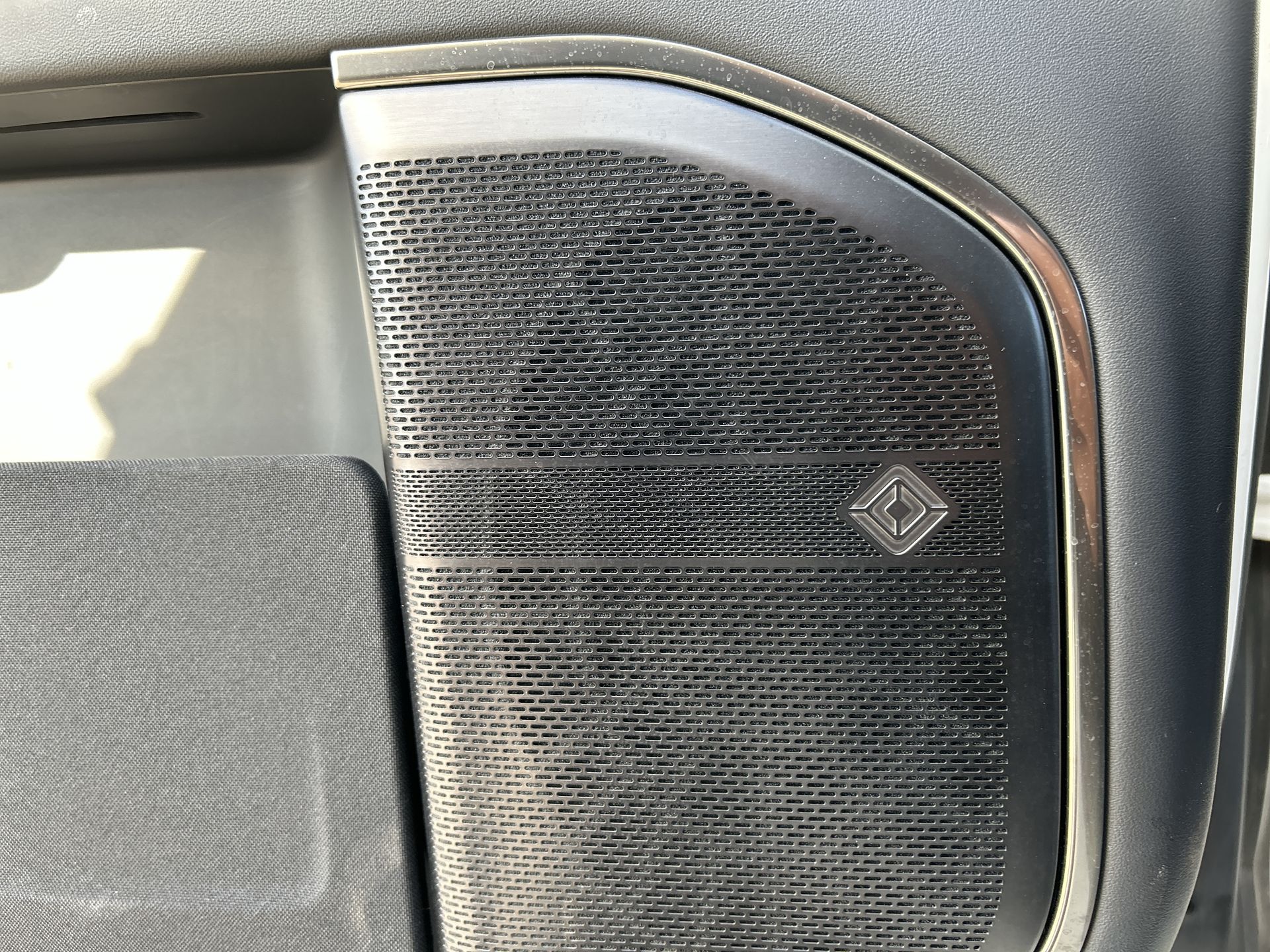 2023 RIVIAN R1S Adventure