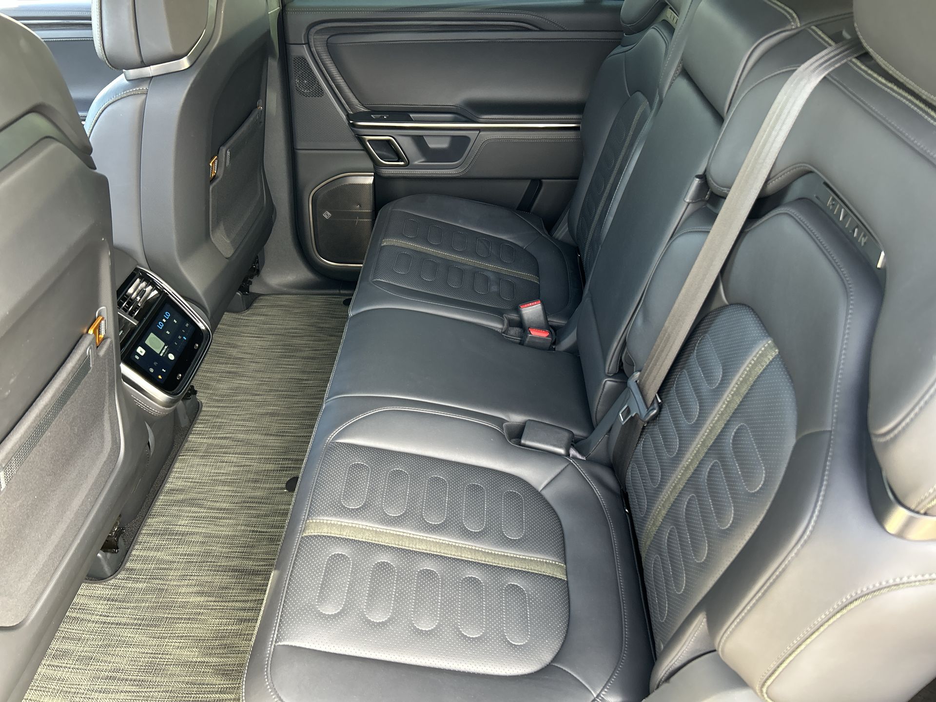 2023 RIVIAN R1S Adventure