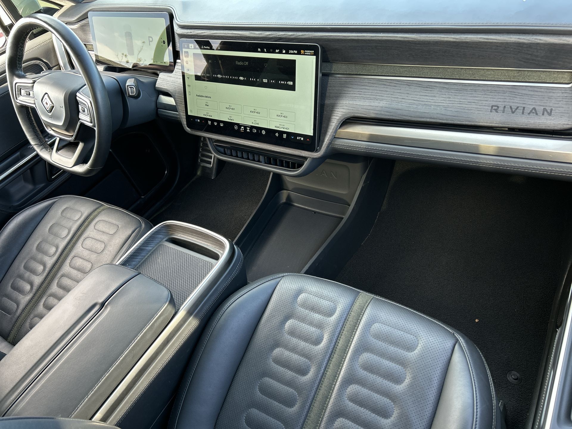 2023 RIVIAN R1S Adventure