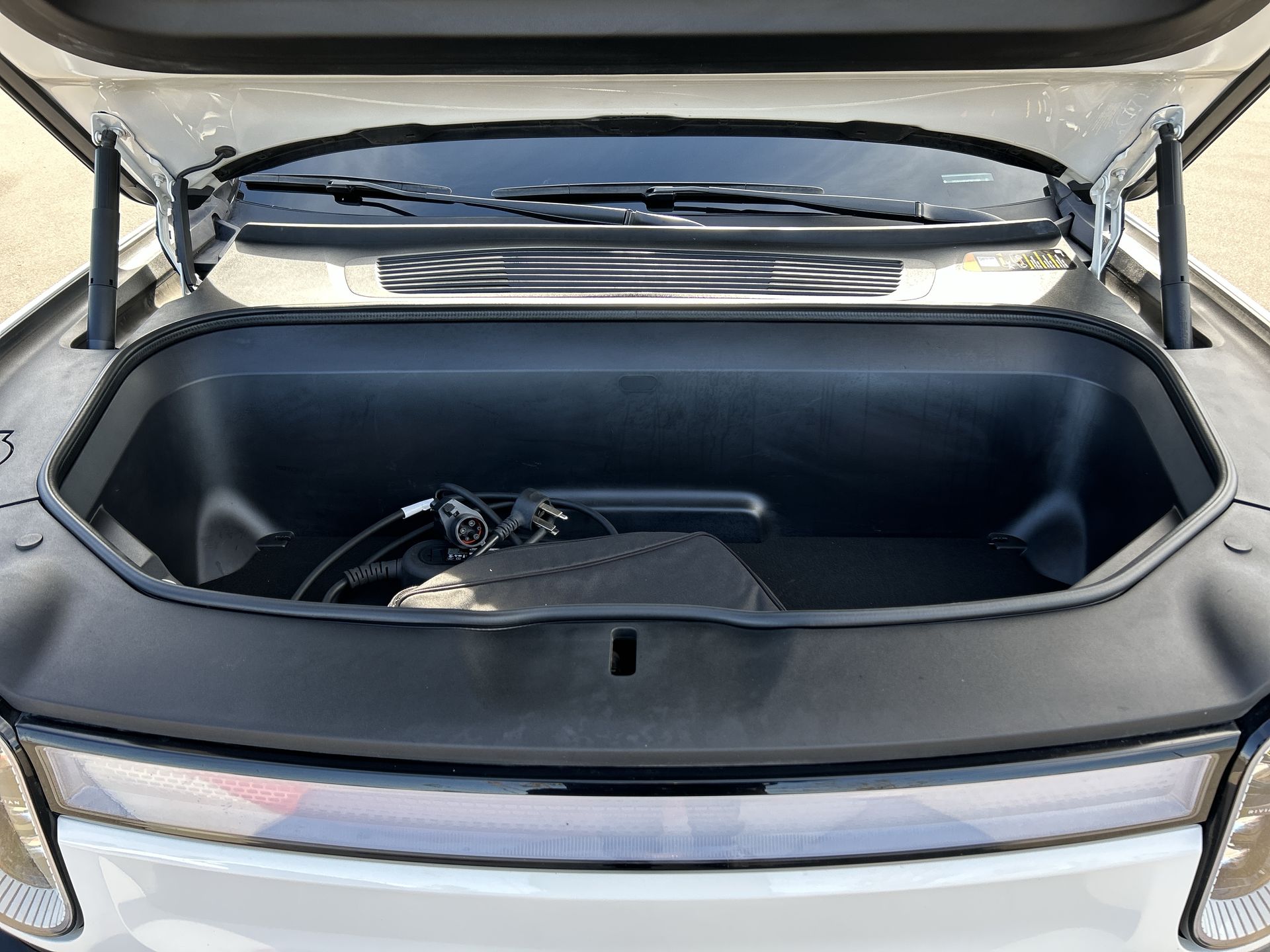 2023 RIVIAN R1S Adventure