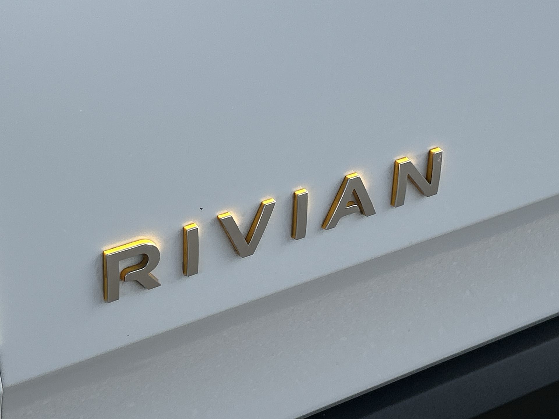 2023 RIVIAN R1S Adventure