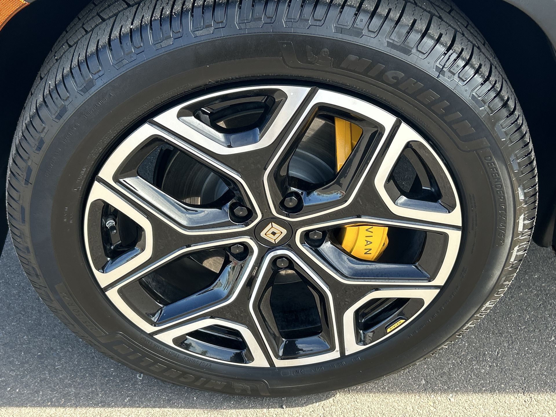 2023 RIVIAN R1S Adventure