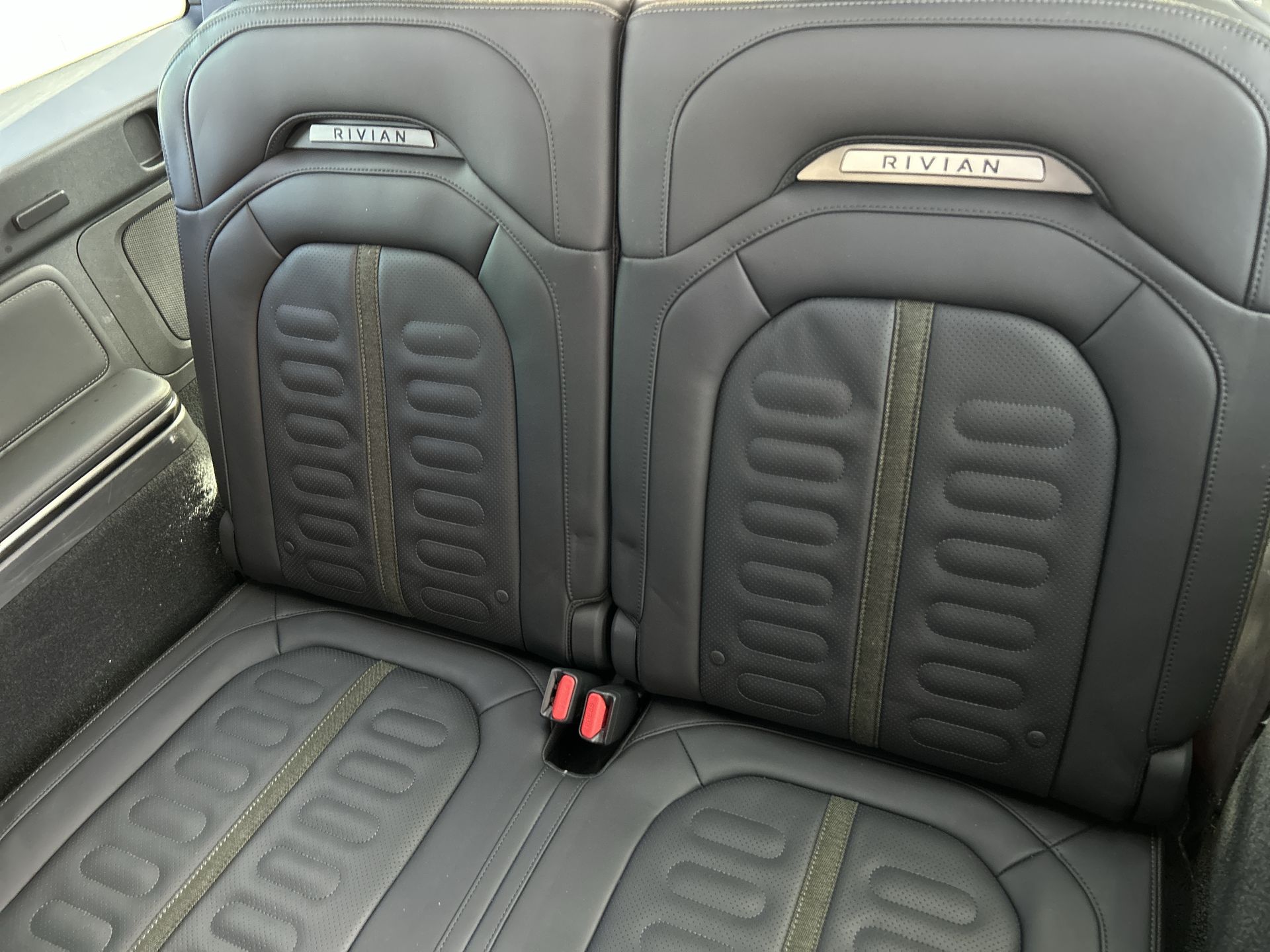 2023 RIVIAN R1S Adventure