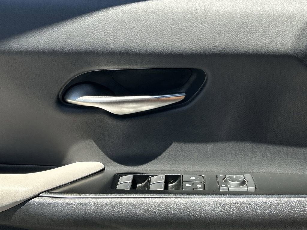 2022 Lexus UX 250h UX 250h