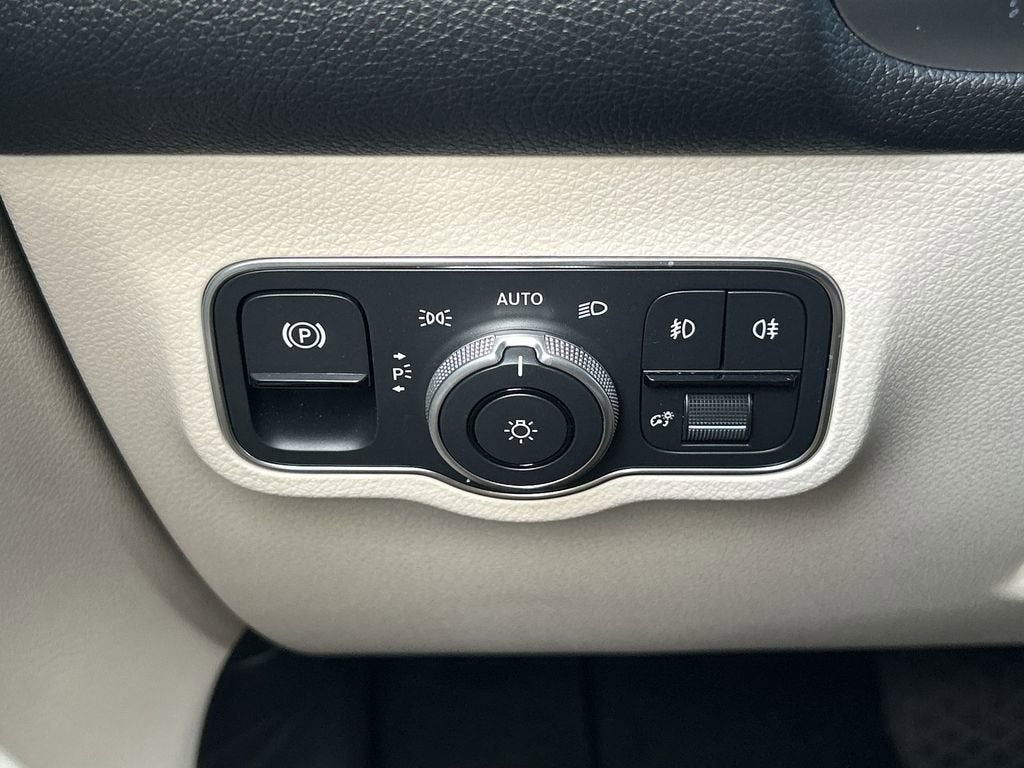 2025 Mercedes-Benz GLB 250 4MATIC®