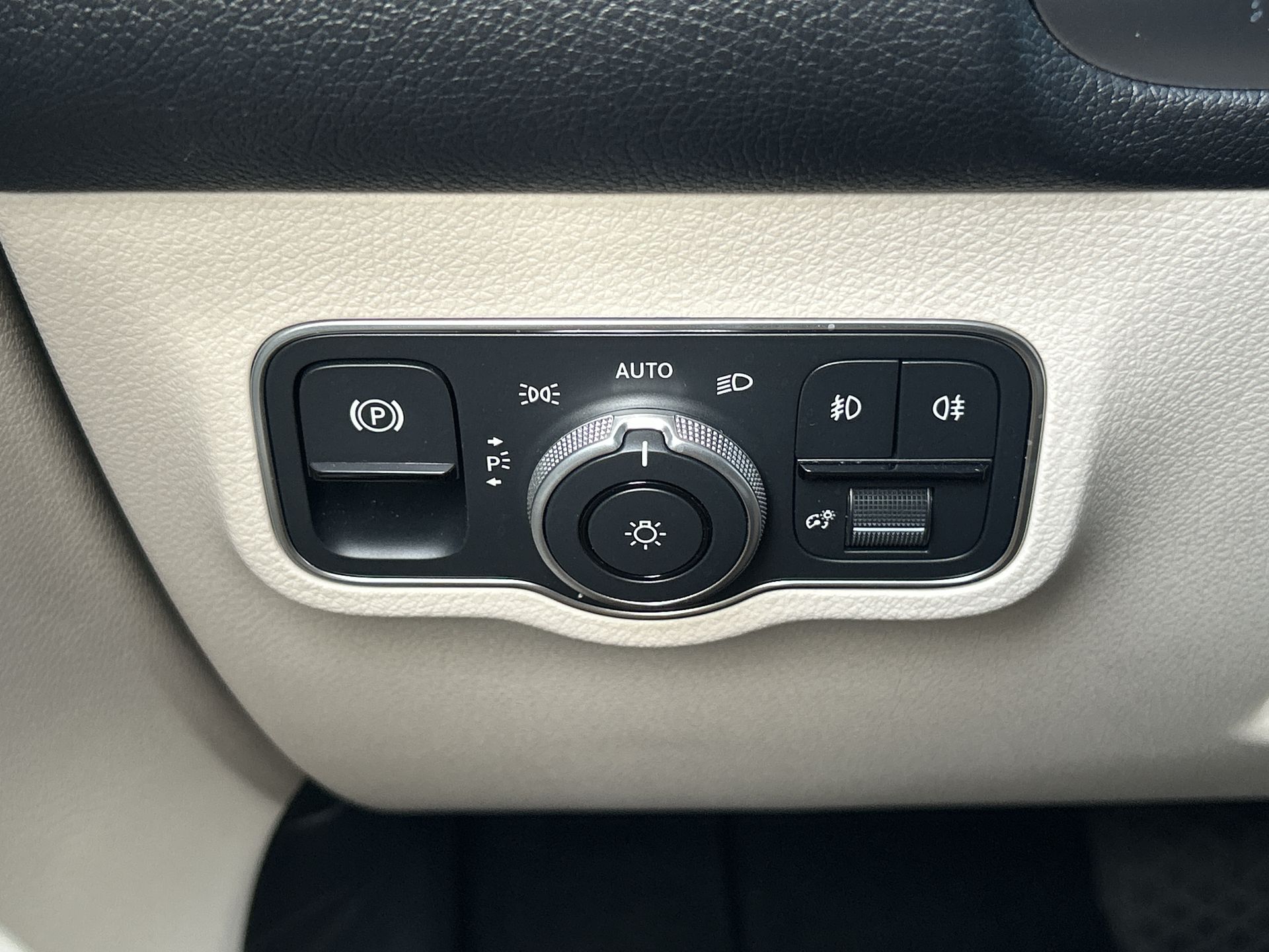 2025 Mercedes-Benz GLB 250 4MATIC®