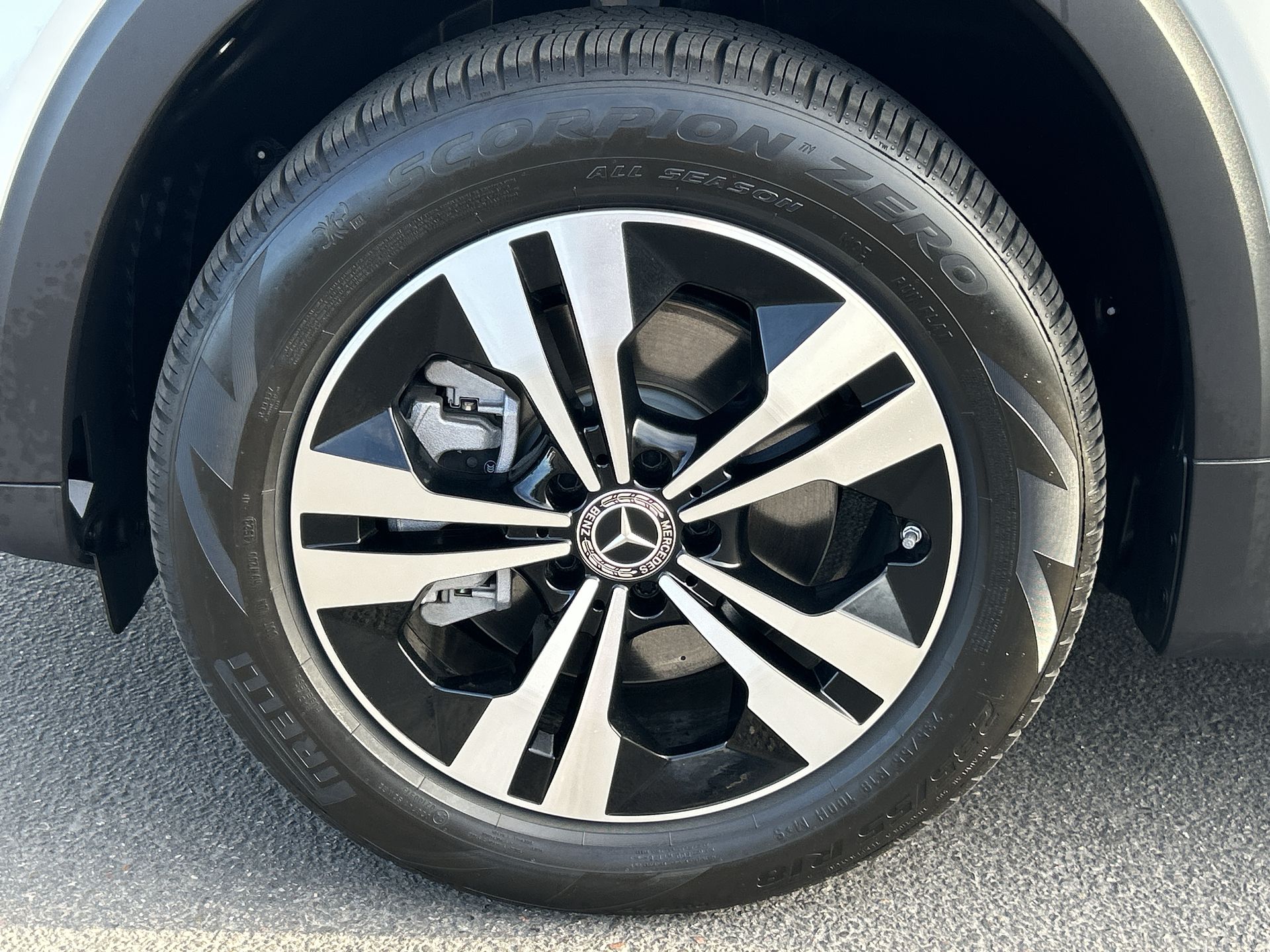 2025 Mercedes-Benz GLB 250 4MATIC®