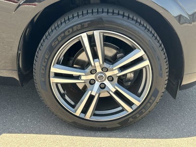 2020 Volvo XC60 T5 Momentum